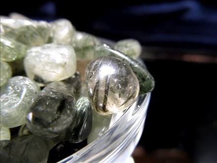 ◇癒しのグリーンカラー◇生命力回復ルチルクォーツ◇たっぷり約1kg