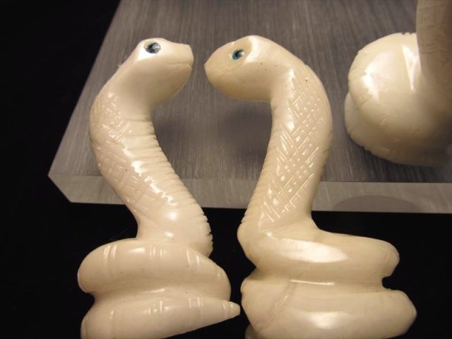 ☆フランス展示会商品☆大人気☆縁起物 幸運を呼ぶ！白蛇モチーフ