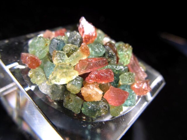 ◇新入荷！NEWさざれ◇ポップなMIXカラー◇ナチュラル感たっぷりの結晶