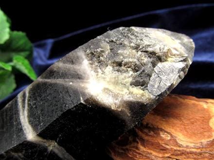 ◇天然の黒光り！◇大自然の力強さを感じる漆黒の水晶◇世界的な黒水晶