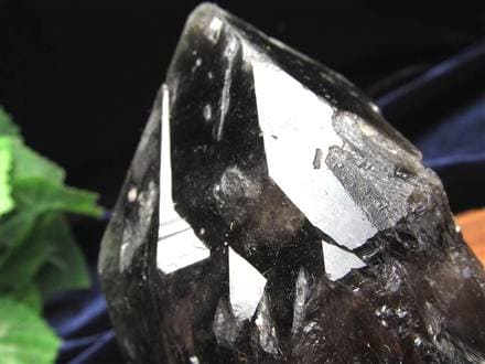 ◇天然の黒光り！◇大自然の力強さを感じる漆黒の水晶◇世界的な黒水晶