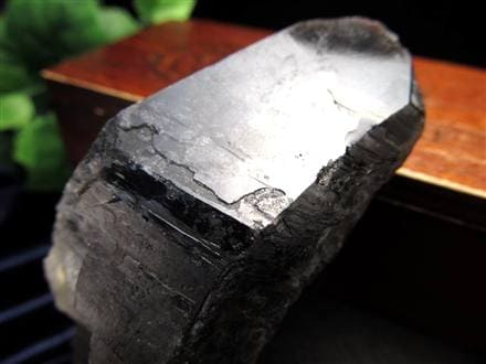 ◇天然の黒光り！◇大自然の力強さを感じる漆黒の水晶◇世界的な黒水晶
