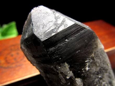 ◇天然の黒光り！◇大自然の力強さを感じる漆黒の水晶◇世界的な黒水晶