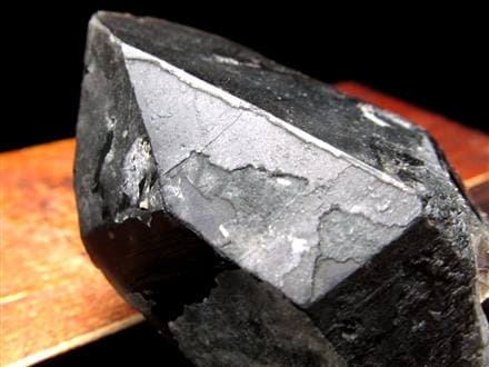 ◇天然の黒光り！◇大自然の力強さを感じる漆黒の水晶◇世界的な黒水晶