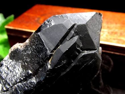 ◇天然の黒光り！◇大自然の力強さを感じる漆黒の水晶◇世界的な黒水晶