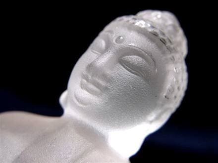 ☆澄み切った透明感☆職人による繊細彫刻☆仏教における医薬の仏☆4月