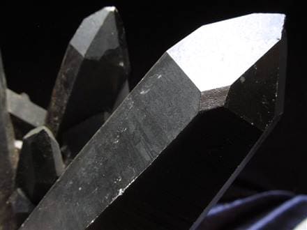 ◇天然の黒光り！◇大自然の力強さを感じる漆黒の水晶◇世界的な