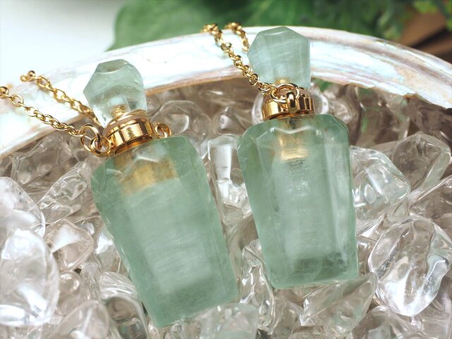 ◇天然石ボトルに癒しの香りをしのばせて♪◇ころんと可愛い香水瓶◇1