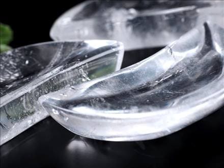 ☆そのまま飾っても可愛い♪☆小物が置ける三日月型水晶☆ライモナイト