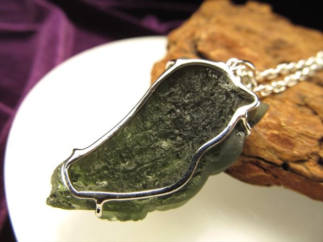 【新入荷】モルダバイトペントプ　鑑定書付き　隕石（新品未使用）高品質　希少！最強 新入荷】モルダバイトペントプ 鑑定書付き 隕石（新品未使用）高品質