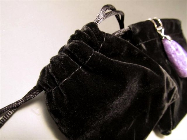 ◇ベロア調◇ジュエリーポーチ◇アクセサリー収納◇巾着袋仕様◇高級