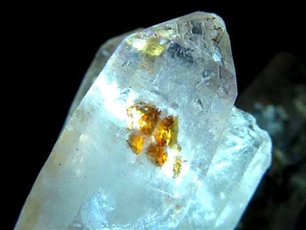 ◇希少！マダガスカル産◇古代の石油を内包した激レア水晶◇幻想的な