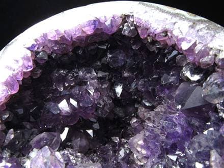 【極上の深紫】高密度 アメジスト ジオード 151g｜宝石のような煌めき・浄化石 ☆極上の輝き！ウルグアイ産アメジスト☆吸い込まれそうな円形ジオード