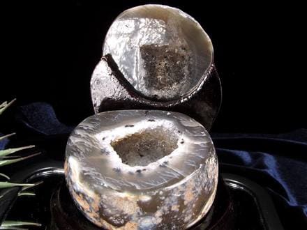 ◇財運を呼び込む「龍脈」の象徴◇まるで天然の宝箱！トレジャーメノウ