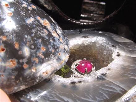 ◇財運を呼び込む「龍脈」の象徴◇まるで天然の宝箱！トレジャーメノウ