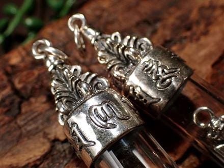 チベット密教、天然石ネックレス(呪文入り) チベット密教法具 水晶 金剛杵(プルパ) ネックレス – 株式会社廣友