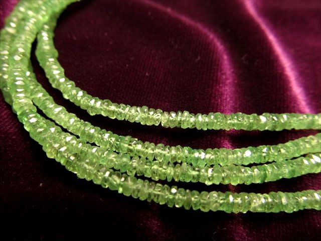 グリーンツァボライト　アクセサリーパーツ ツァボライト(宝石名グリーン グロッシュラー・ガーネット) タンザニア