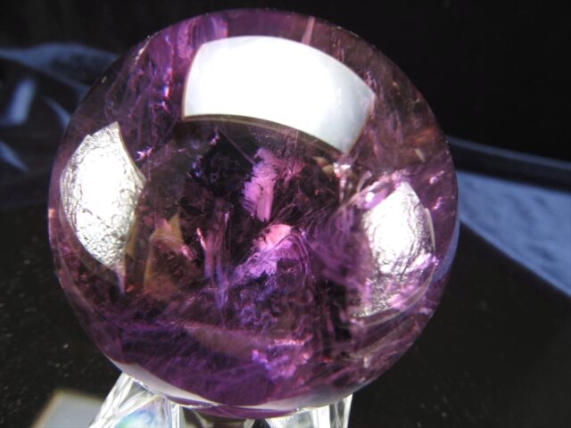 虹入り 台座付き 高品質 ウルグアイ産 アメジスト 丸玉