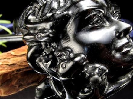 ◇魔除けの女神◇深く美しい漆黒の艶◇魔除け・厄除けの象徴◇古来から