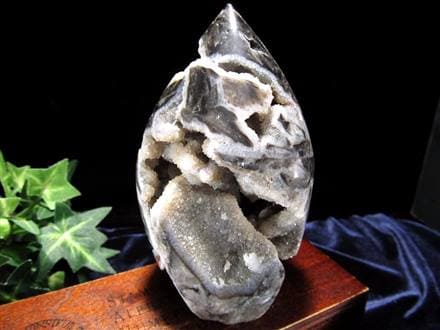 ☆希少石!!☆繊細ジオード結晶☆原石の風合いを残したナチュラルな形状