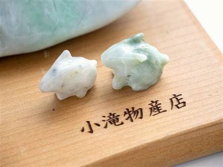 ⭕️最低12万円します糸魚川翡翠勾玉　お身近に天然石パワーを感じてください　鑑別付 ☆超巨大！勾玉☆入手困難！秘蔵放出！☆世界最古の翡翠「糸魚川翡翠