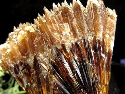 ☆無数のポイント状結晶☆極上の艶光沢ある透明感☆特徴的シルエットが