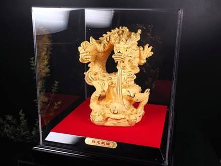 金龍ドラゴン開運金運縁起もの可動立体造形 、チエン仕様動く、 立派なケース付き 金龍ドラゴン開運金運縁起もの可動立体造形 、チエン仕様動く