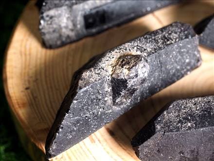 ◇希少産地◇大自然の力強さ感じるラフ原石◇最強の魔除け・邪気払いの