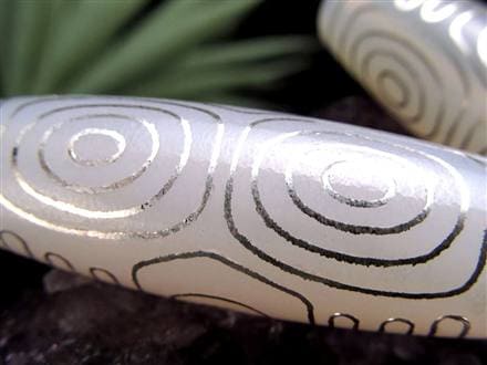 ◇白と銀が織りなす神聖な輝き◇天然玉髄×銀の融合◇特別な技法で銀を