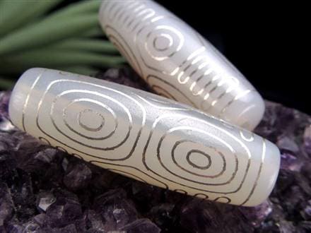 ◇白と銀が織りなす神聖な輝き◇天然玉髄×銀の融合◇特別な技法で銀を