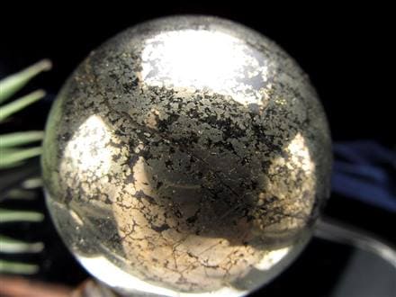 ◇メタリックカラーに変化する性質を持つ天然石!!◇ブラック×ゴールド