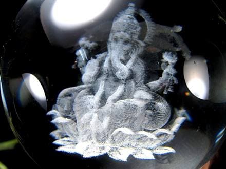 ◇幻想空間を演出！3Dレーザー彫刻◇回転しながら美しく発光◇神秘の