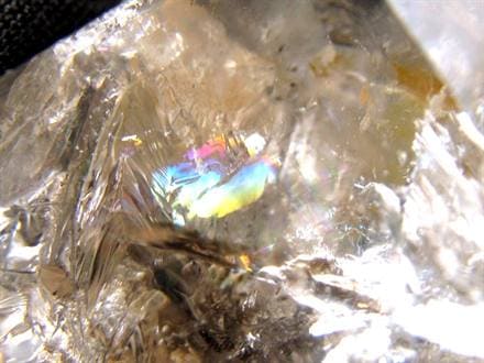 ◇たっぷり虹入り◇透明感高め！◇一つ一つ手作業による採掘です◇夢の