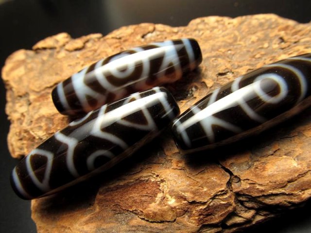 ◇A至純天珠◇金剛蓮花三眼天珠(こんごうれんかさん