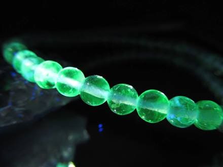 入手困難！極上の逸品】☆超透明！幻想的なグリーン発光☆オパールの  