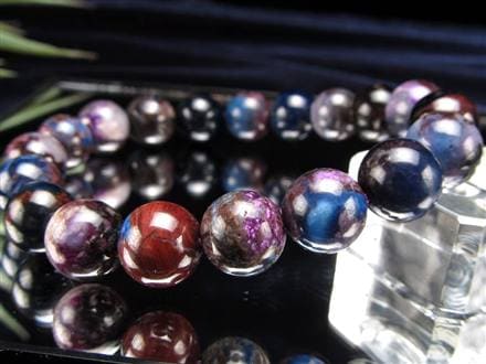 ◇流通量減少により入手困難！極上スギライト◇希少なブルーカラー入り  