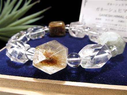 【新品未使用】ガネーシュヒマール産クローライト&ルチル入り水晶ブレスレット ガネーシュヒマール産クローライト&ルチル入り水晶ブレスレット