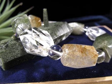 ◇<神に最も近い場所> で採掘される「神が宿る水晶」◇心身の