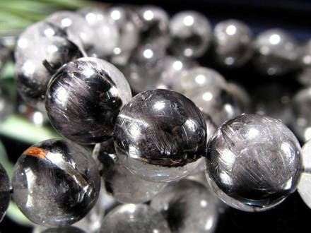 ◇モノクロ感際立つ◇透明感あるミルキー水晶×黒銀に煌めく繊細針