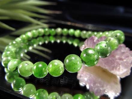 ◇超希少グロッシュラーガーネット！◇中にはキャッツアイ効果のある珠