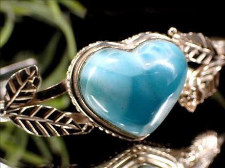 ◇極上特大天然石使用！◇キュートなハート型◇愛と平和の象徴◇カリブ