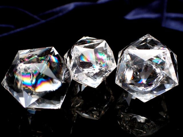 ◇超透明◇プラトンの正多面体◇水のエレメント◇レインボーと美しい