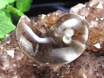 s*～様 842 高品質 ガネッシュヒマール 勾玉 透明 28ミリ 虹入り パワ s*～様 842 高品質 ガネッシュヒマール 勾玉 透明 28ミリ 虹入り パワ