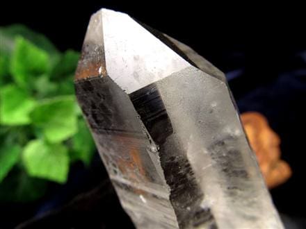 ◇限られた流通量◇輸出制限のある希少原石◇澄んだ輝きを放つ結晶