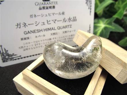 ネパール産ガネーシュヒマール水晶原石　ルチル入り ◇希少なガネーシュヒマール産水晶原石削り出し!!◇<神に最も近い場所