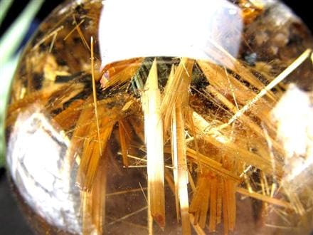 天然石 高品質 ゴールド ルチル クオーツ 握り石 太陽放射V字ルチル 置物 極みの逸品】☆絶大な存在感！太陽放射ルチル☆透明度抜群！板状
