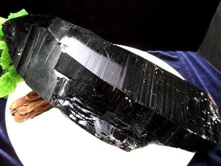 ☆巨大ポイント☆極上の艶感☆漆黒の水晶☆圧倒的支持！最強の魔除け