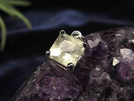 ☆数量限定入荷！☆透明感あり☆宇宙のパワー！幸運を呼ぶお守り