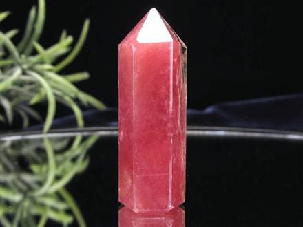 ◇濃色ピンクレッド◇結晶の煌めきと縞模様が美しい◇情熱的な恋を