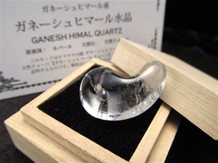 ◇希少なガネーシュヒマール産水晶原石削り出し!!◇<神に最も